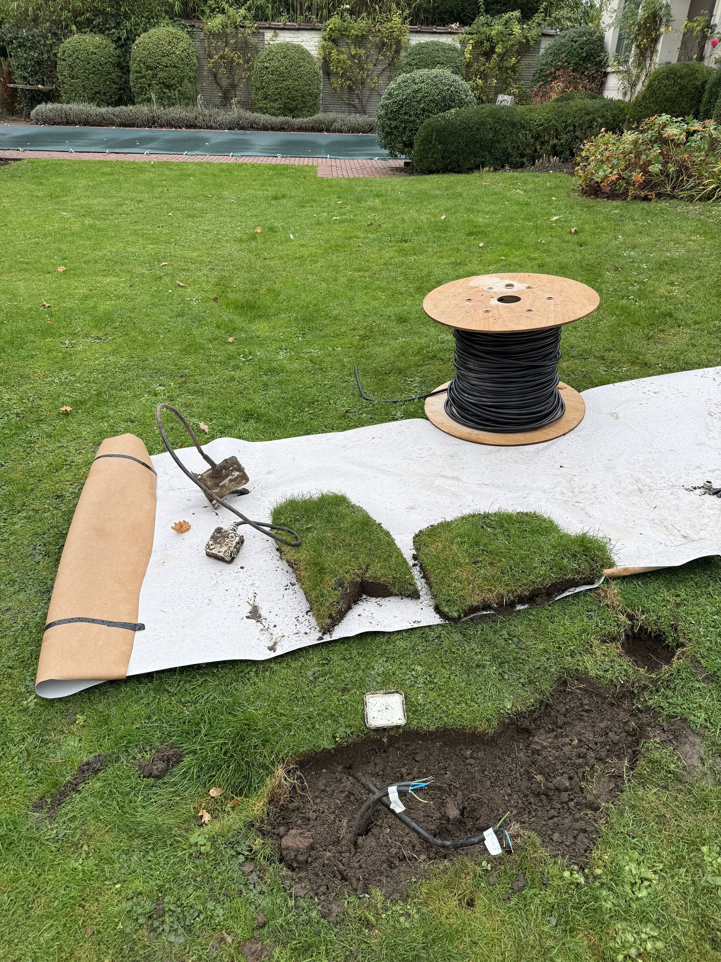 Touret de câble pour éclairage de jardin