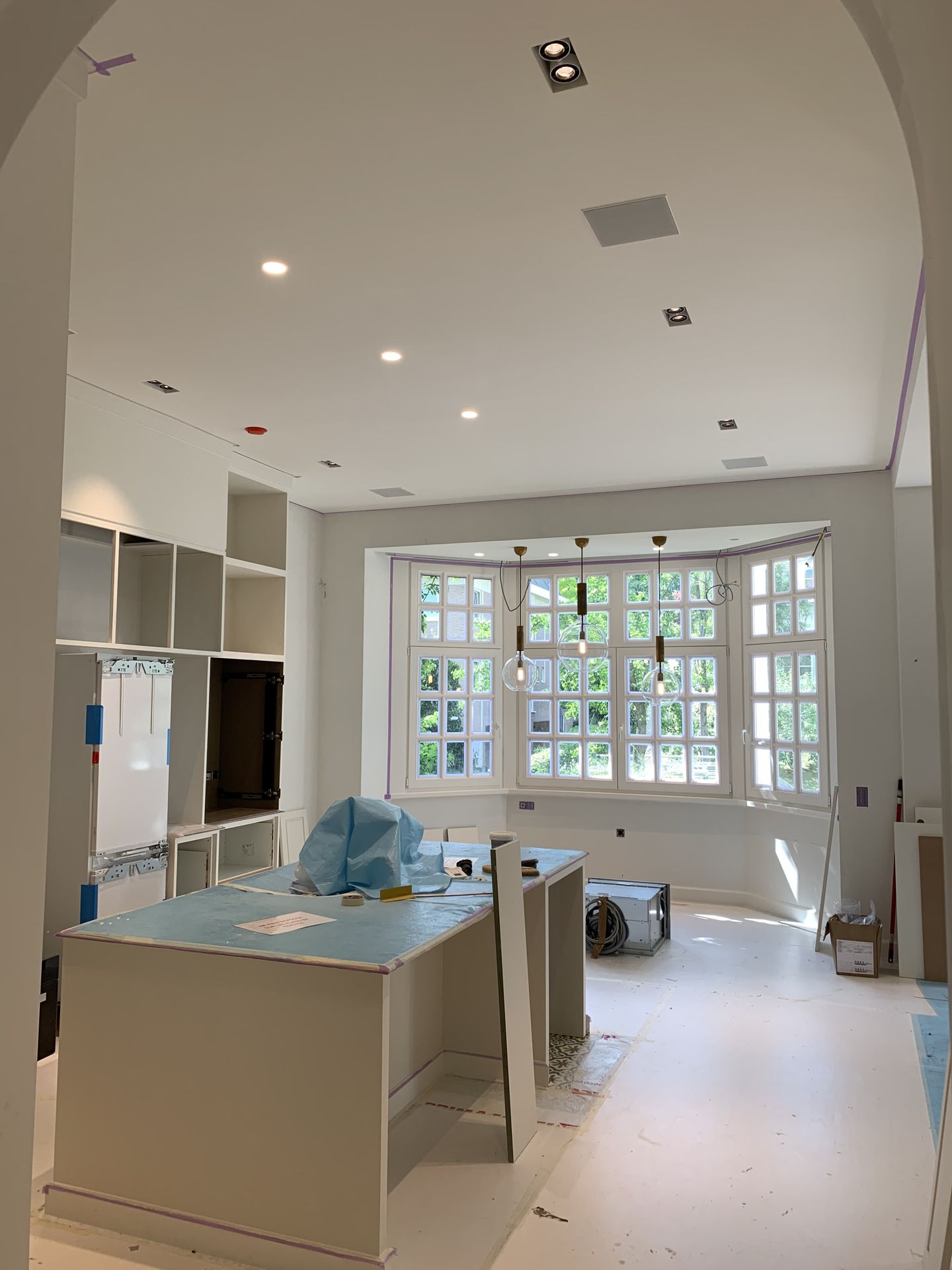 Cuisine en cours d’aménagement, bow-window