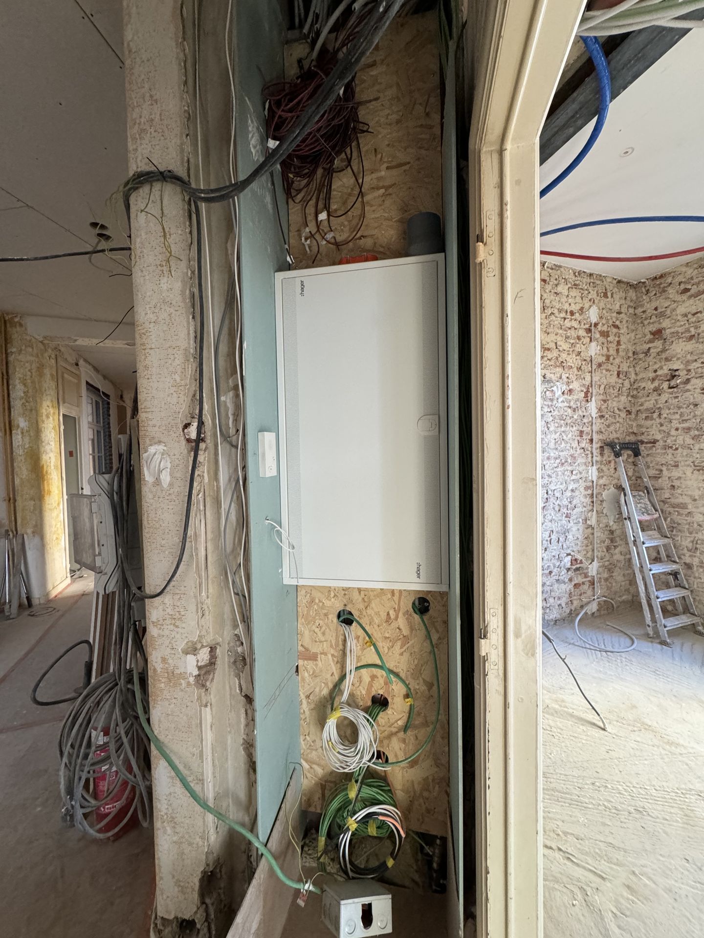 Nouveau tableau posé en pleine rénovation