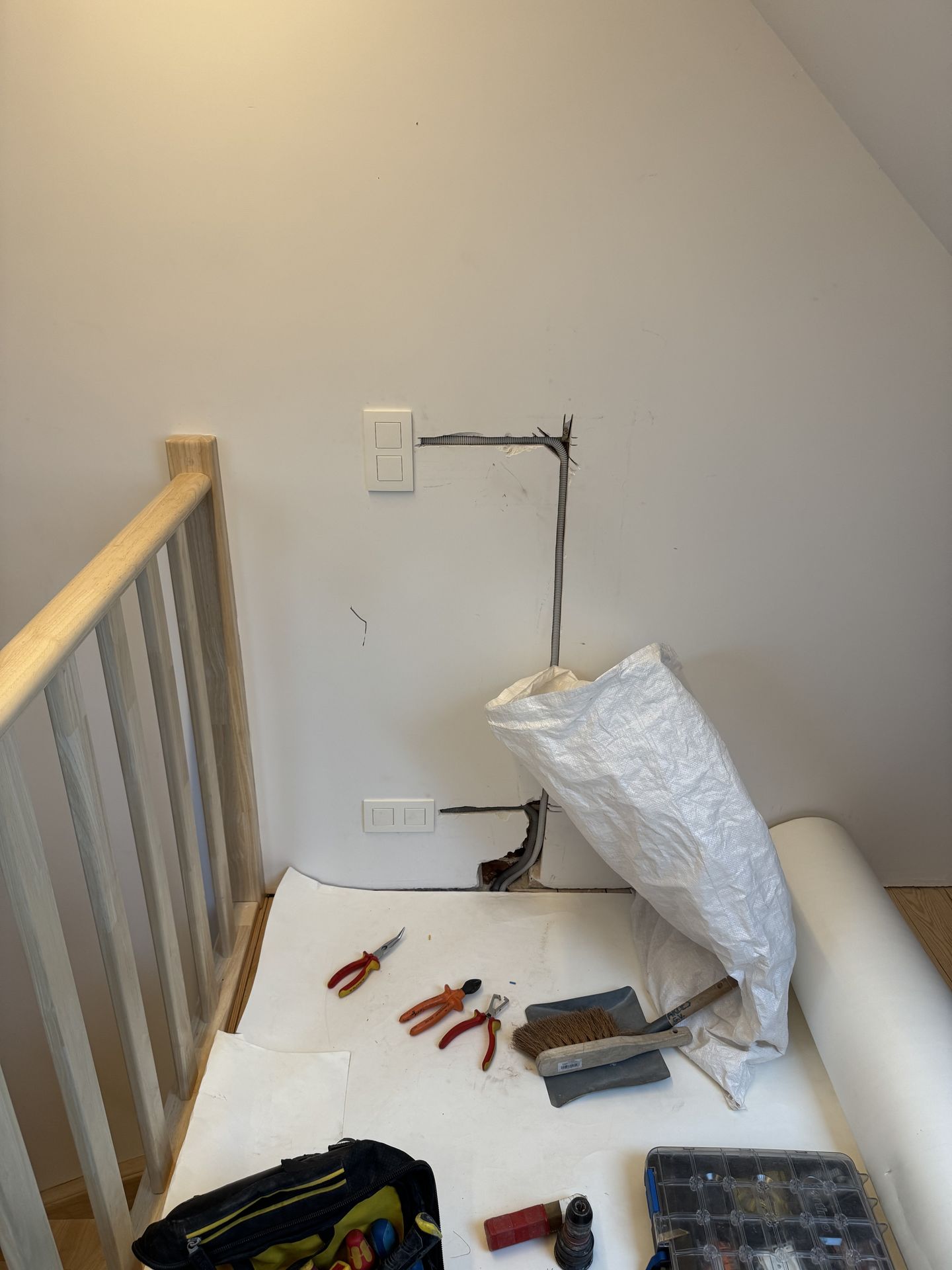 Câblage d’interrupteurs en cage d’escalier
