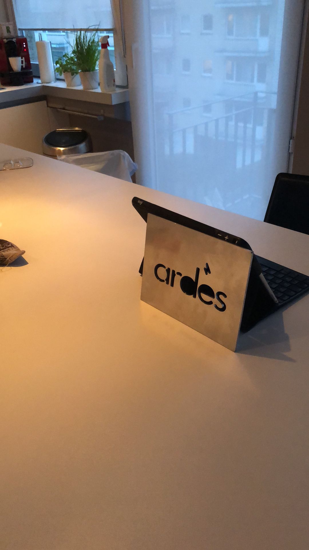L’enseigne Ardès découpée en inox